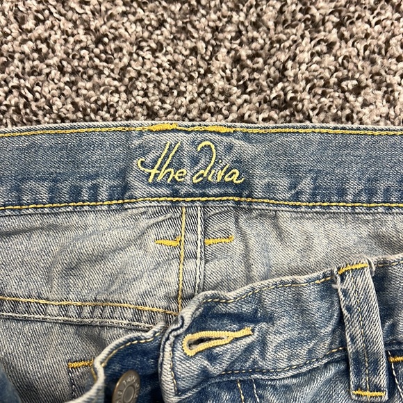 Light blue washed jeans,rolled bottom,Brand is The diva Size 12 regular low rise - Picture 2 of 3